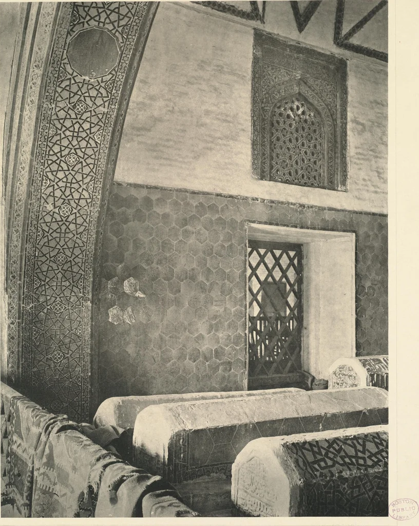 An illustration from Denkmäler persischer Baukunst : geschichtliche Untersuchung und Aufnahme muhammedanischer Backsteinbauten in Vorderasien und Persien, 1901, leaf 75