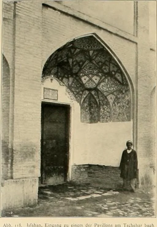 An illustration from Denkmäler persischer Baukunst : geschichtliche Untersuchung und Aufnahme muhammedanischer Backsteinbauten in Vorderasien und Persien, 1901, leaf 104