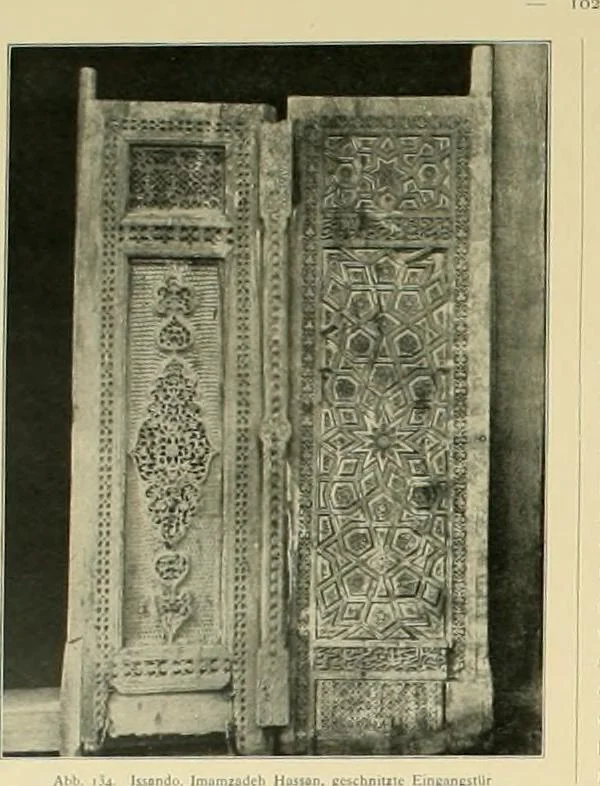 An illustration from Denkmäler persischer Baukunst : geschichtliche Untersuchung und Aufnahme muhammedanischer Backsteinbauten in Vorderasien und Persien, 1901, leaf 115