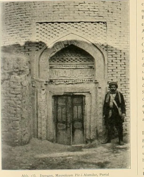An illustration from Denkmäler persischer Baukunst : geschichtliche Untersuchung und Aufnahme muhammedanischer Backsteinbauten in Vorderasien und Persien, 1901, leaf 126
