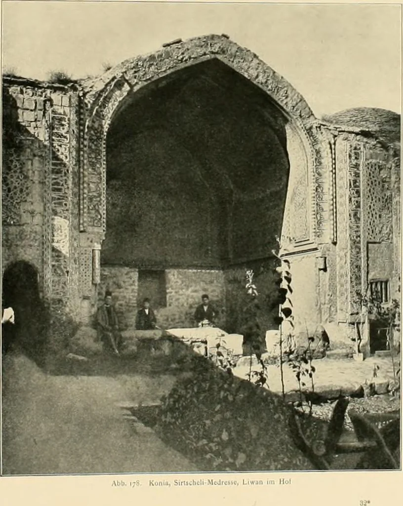 An illustration from Denkmäler persischer Baukunst : geschichtliche Untersuchung und Aufnahme muhammedanischer Backsteinbauten in Vorderasien und Persien, 1901, leaf 140