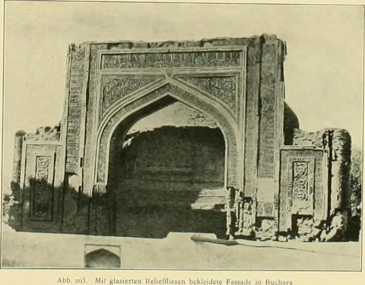 An illustration from Denkmäler persischer Baukunst : geschichtliche Untersuchung und Aufnahme muhammedanischer Backsteinbauten in Vorderasien und Persien, 1901, leaf 160
