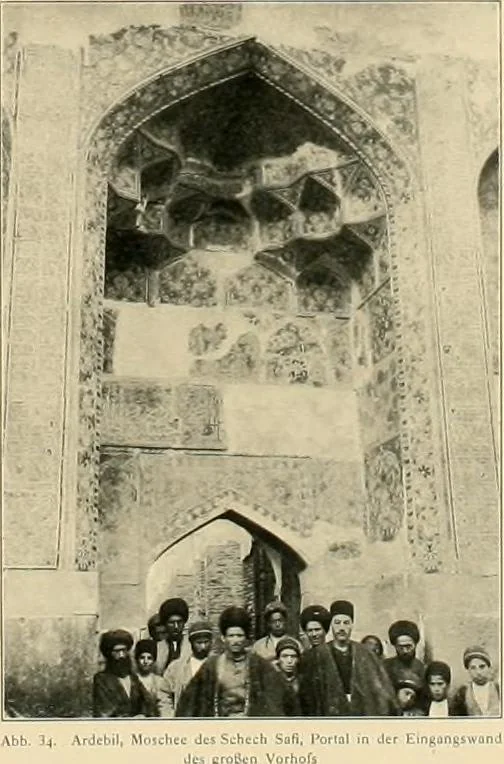 An illustration from Denkmäler persischer Baukunst : geschichtliche Untersuchung und Aufnahme muhammedanischer Backsteinbauten in Vorderasien und Persien, 1901, leaf 50