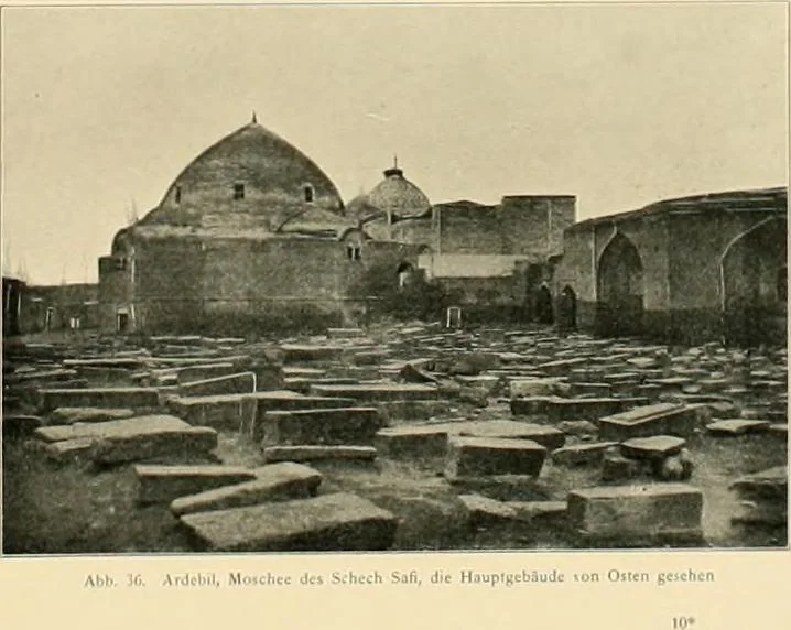 An illustration from Denkmäler persischer Baukunst : geschichtliche Untersuchung und Aufnahme muhammedanischer Backsteinbauten in Vorderasien und Persien, 1901, leaf 52