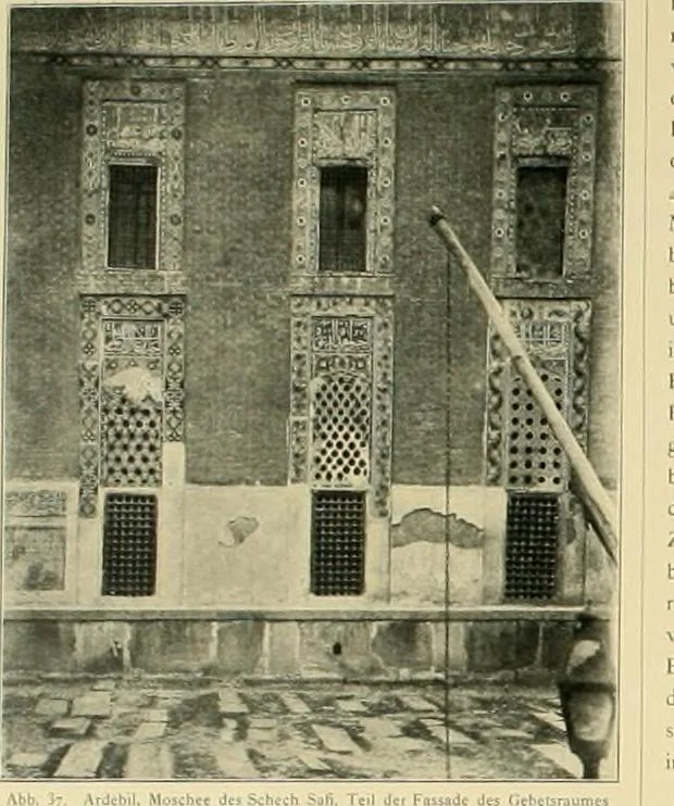 An illustration from Denkmäler persischer Baukunst : geschichtliche Untersuchung und Aufnahme muhammedanischer Backsteinbauten in Vorderasien und Persien, 1901, leaf 53