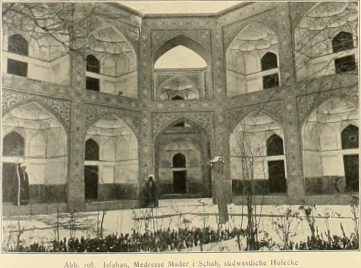 An illustration from Denkmäler persischer Baukunst : geschichtliche Untersuchung und Aufnahme muhammedanischer Backsteinbauten in Vorderasien und Persien, 1901, leaf 98