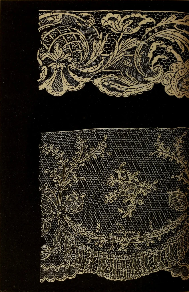An illustration from Dentelles et guipures : anciennes et modernes, imitations ou copies. Varieté des genres et des points. 52 portraits documentaires, 249 échantillons de dentelles, collerettes, fraises, manchettes, rabats, etc., 1904, leaf 156