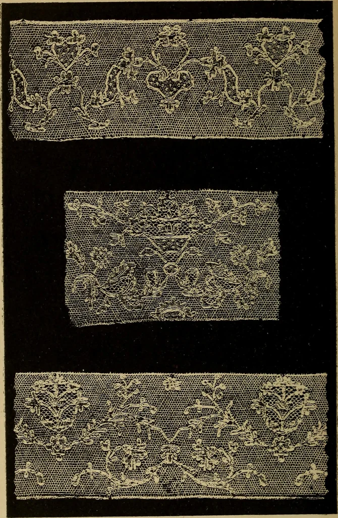 An illustration from Dentelles et guipures : anciennes et modernes, imitations ou copies. Varieté des genres et des points. 52 portraits documentaires, 249 échantillons de dentelles, collerettes, fraises, manchettes, rabats, etc., 1904, leaf 244