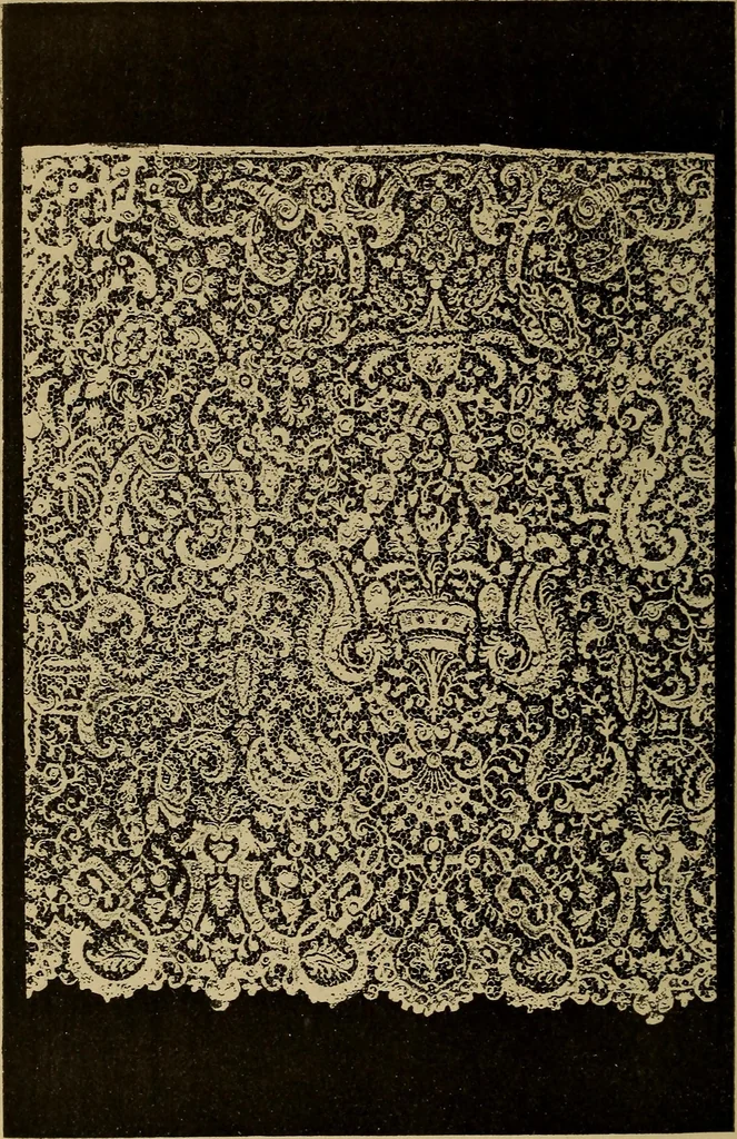 An illustration from Dentelles et guipures : anciennes et modernes, imitations ou copies. Varieté des genres et des points. 52 portraits documentaires, 249 échantillons de dentelles, collerettes, fraises, manchettes, rabats, etc., 1904, leaf 268