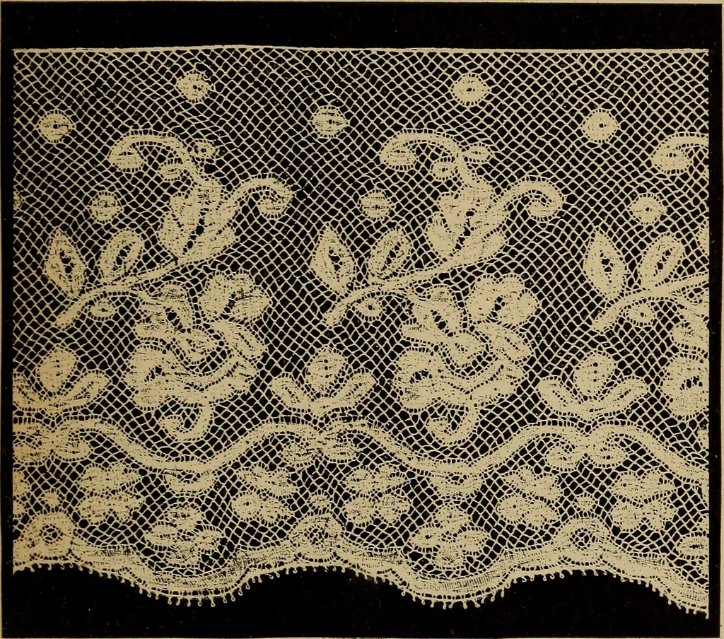An illustration from Dentelles et guipures : anciennes et modernes, imitations ou copies. Varieté des genres et des points. 52 portraits documentaires, 249 échantillons de dentelles, collerettes, fraises, manchettes, rabats, etc., 1904, leaf 319