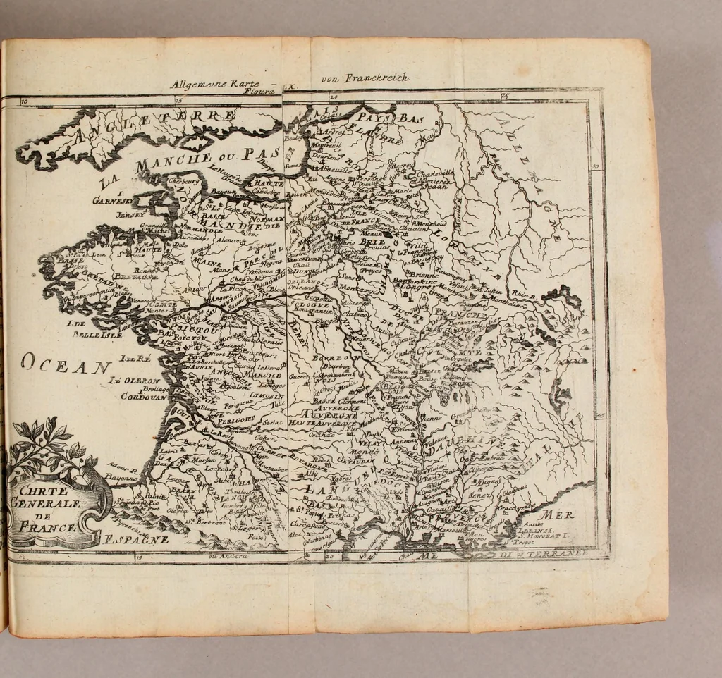 An illustration from Description de l'univers, : contenant les differents systemes du monde, les cartes generales & particulieres de la geographie ancienne & moderne : les plans & les profils des principales villes & des autres lieux plus considerables de la terre; avec les portraits des souverains qui y commandent, leurs blasons, titres & livrées : et les mœurs, religions, gouvernemens & divers habillemens de chaque nation. Dediée au roy., 1685, leaf 231