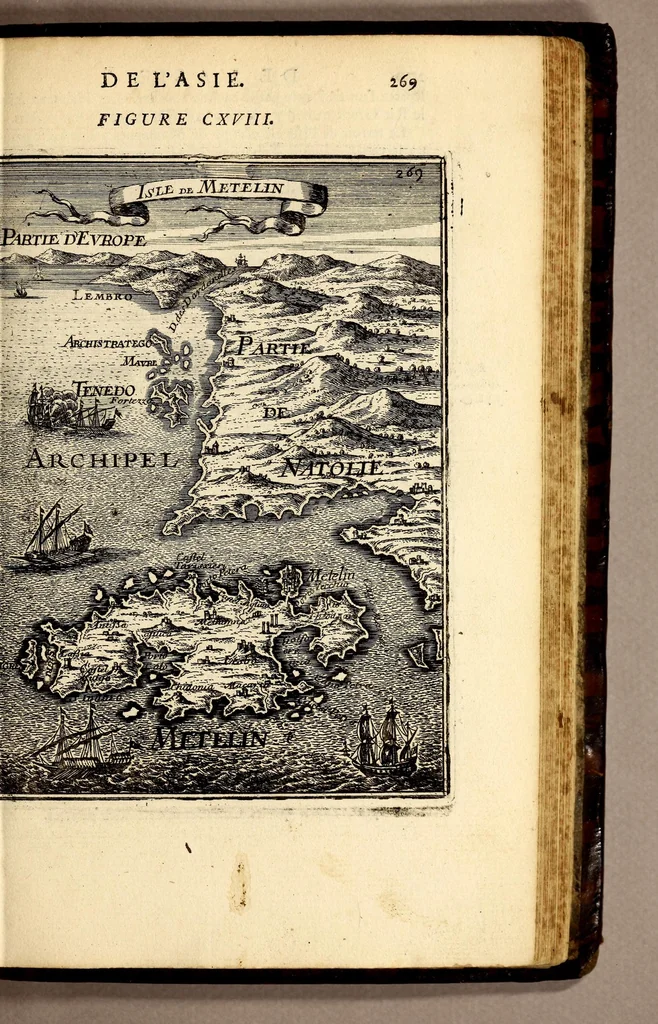 An illustration from Description de l'univers, : contenant les differents systêmes du monde, les cartes generales & particulieres de la geographie ancienne & moderne : les plans & les profils des principales villes & des autres lieux plus considerables de la terre ; avec les portraits des souverains qui y commandent, leurs blasons, titres & livrées : et les mœurs, religions, gouvernemens & divers habillemens de chaque nation. Dediee au roy., 1683, leaf 285