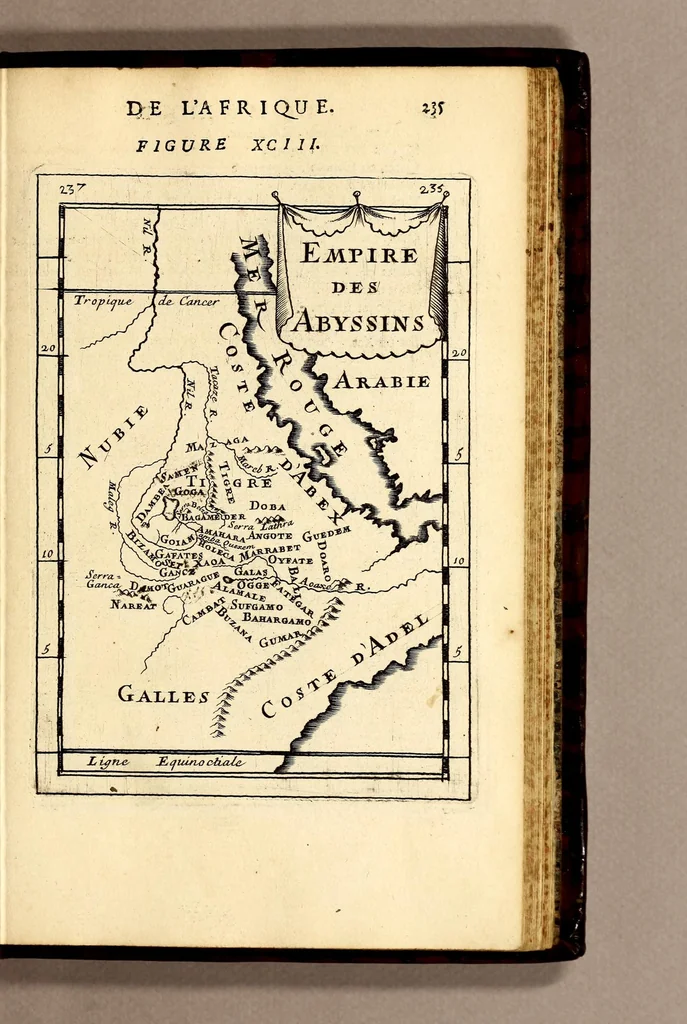 An illustration from Description de l'univers, : contenant les differents systêmes du monde, les cartes generales & particulieres de la geographie ancienne & moderne : les plans & les profils des principales villes & des autres lieux plus considerables de la terre ; avec les portraits des souverains qui y commandent, leurs blasons, titres & livrées : et les mœurs, religions, gouvernemens & divers habillemens de chaque nation. Dediee au roy., 1683, leaf 253