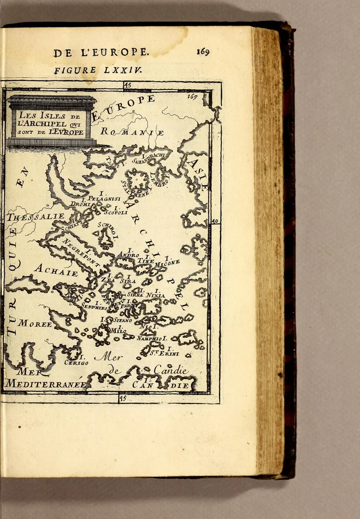 An illustration from Description de l'univers, : contenant les differents systêmes du monde, les cartes generales & particulieres de la geographie ancienne & moderne : les plans & les profils des principales villes & des autres lieux plus considerables de la terre ; avec les portraits des souverains qui y commandent, leurs blasons, titres & livrées : et les mœurs, religions, gouvernemens & divers habillemens de chaque nation. Dediee au roy., 1683, leaf 187