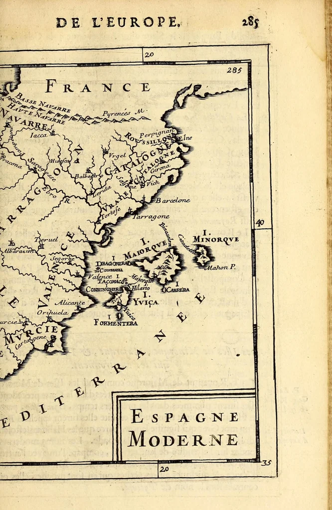 An illustration from Description de l'univers, : contenant les differents systêmes du monde, les cartes generales & particulieres de la geographie ancienne & moderne : les plans & les profils des principales villes & des autres lieux plus considerables de la terre ; avec les portraits des souverains qui y commandent, leurs blasons, titres & livrées : et les mœurs, religions, gouvernemens & divers habillemens de chaque nation. Dediee au roy., 1683, leaf 303