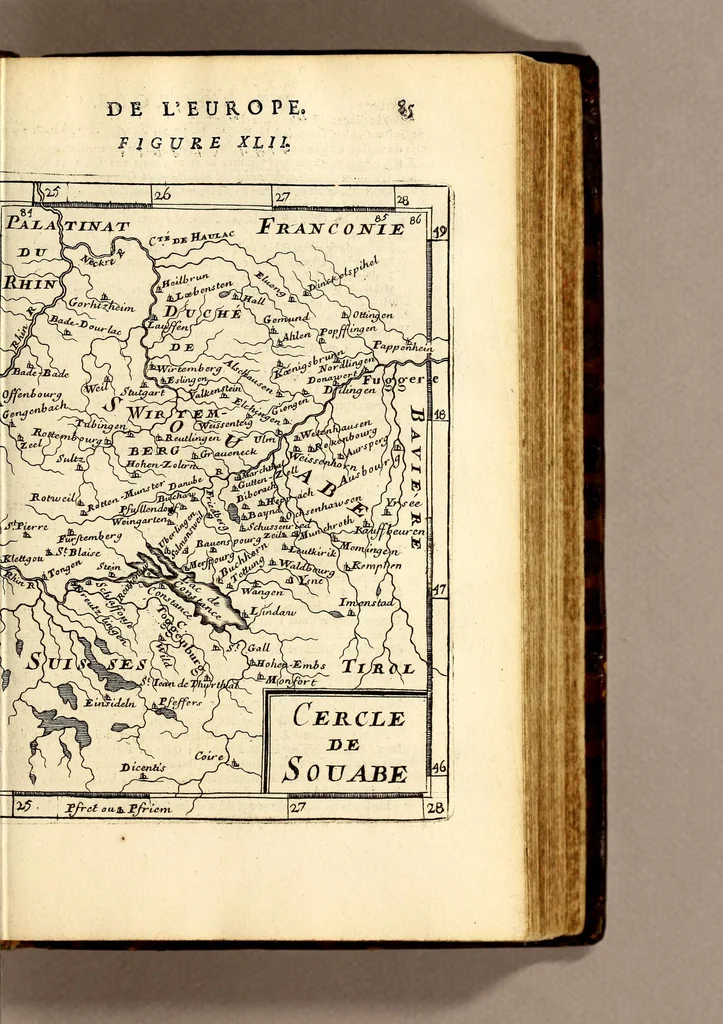 An illustration from Description de l'univers, : contenant les differents systêmes du monde, les cartes generales & particulieres de la geographie ancienne & moderne : les plans & les profils des principales villes & des autres lieux plus considerables de la terre ; avec les portraits des souverains qui y commandent, leurs blasons, titres & livrées : et les mœurs, religions, gouvernemens & divers habillemens de chaque nation. Dediee au roy., 1683, leaf 109