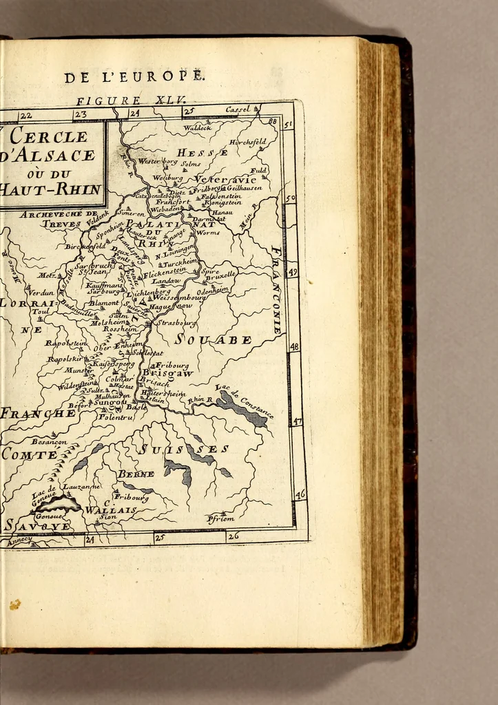 An illustration from Description de l'univers, : contenant les differents systêmes du monde, les cartes generales & particulieres de la geographie ancienne & moderne : les plans & les profils des principales villes & des autres lieux plus considerables de la terre ; avec les portraits des souverains qui y commandent, leurs blasons, titres & livrées : et les mœurs, religions, gouvernemens & divers habillemens de chaque nation. Dediee au roy., 1683, leaf 115