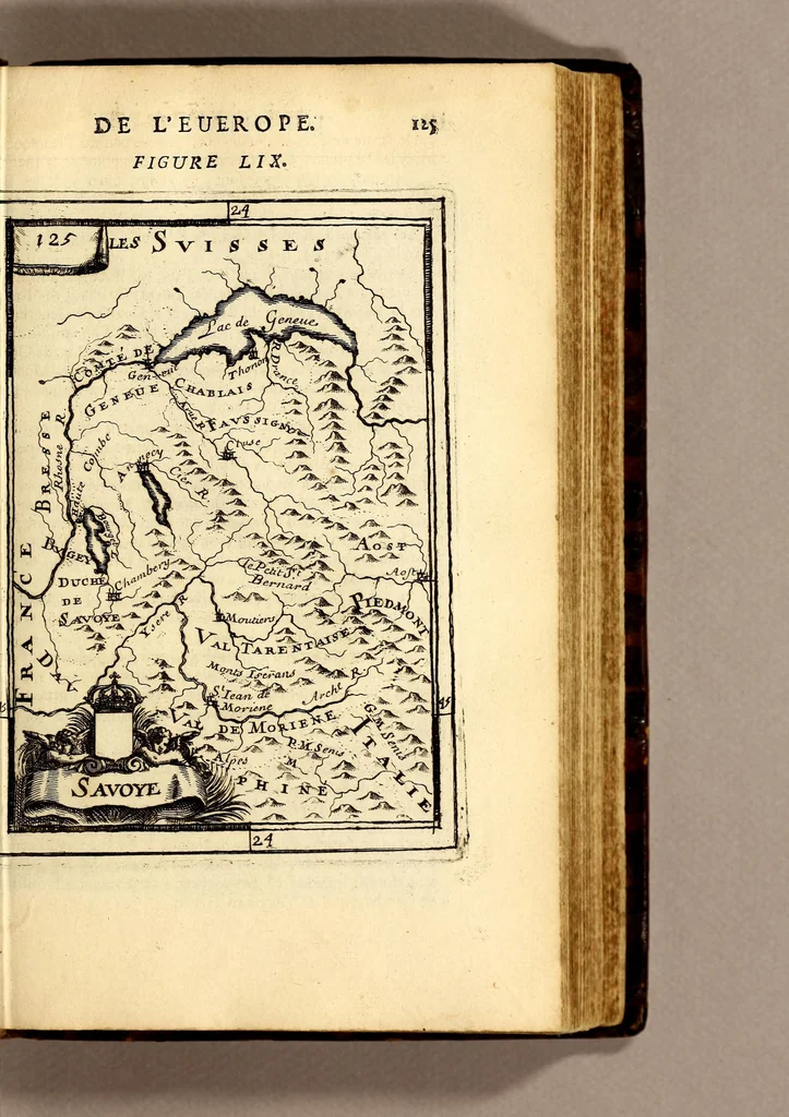 An illustration from Description de l'univers, : contenant les differents systêmes du monde, les cartes generales & particulieres de la geographie ancienne & moderne : les plans & les profils des principales villes & des autres lieux plus considerables de la terre ; avec les portraits des souverains qui y commandent, leurs blasons, titres & livrées : et les mœurs, religions, gouvernemens & divers habillemens de chaque nation. Dediee au roy., 1683, leaf 161