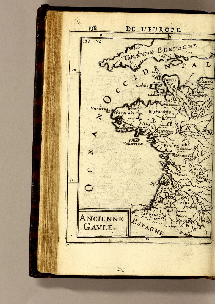 An illustration from Description de l'univers, : contenant les differents systêmes du monde, les cartes generales & particulieres de la geographie ancienne & moderne : les plans & les profils des principales villes & des autres lieux plus considerables de la terre ; avec les portraits des souverains qui y commandent, leurs blasons, titres & livrées : et les mœurs, religions, gouvernemens & divers habillemens de chaque nation. Dediee au roy., 1683, leaf 174