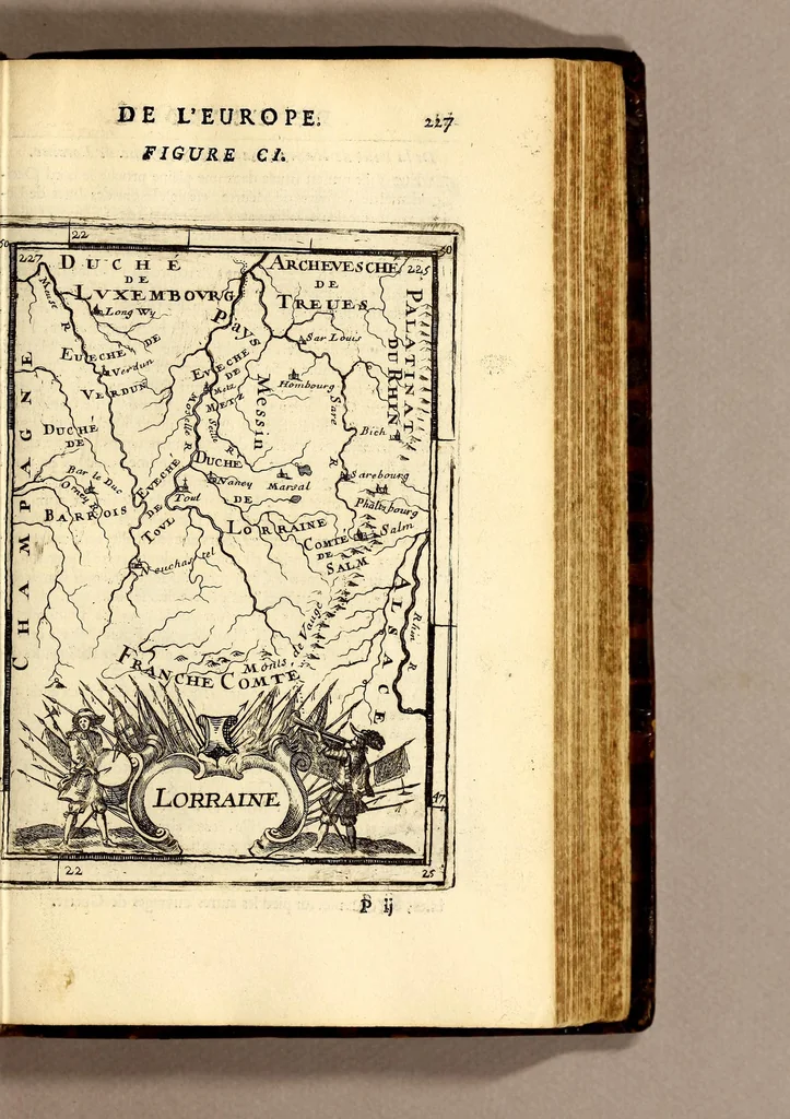 An illustration from Description de l'univers, : contenant les differents systêmes du monde, les cartes generales & particulieres de la geographie ancienne & moderne : les plans & les profils des principales villes & des autres lieux plus considerables de la terre ; avec les portraits des souverains qui y commandent, leurs blasons, titres & livrées : et les mœurs, religions, gouvernemens & divers habillemens de chaque nation. Dediee au roy., 1683, leaf 263