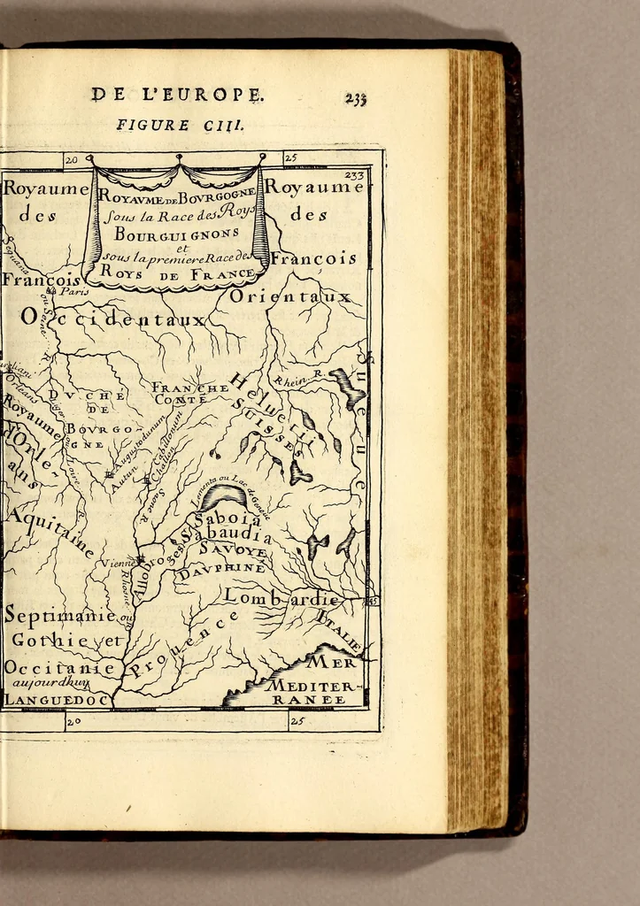 An illustration from Description de l'univers, : contenant les differents systêmes du monde, les cartes generales & particulieres de la geographie ancienne & moderne : les plans & les profils des principales villes & des autres lieux plus considerables de la terre ; avec les portraits des souverains qui y commandent, leurs blasons, titres & livrées : et les mœurs, religions, gouvernemens & divers habillemens de chaque nation. Dediee au roy., 1683, leaf 269