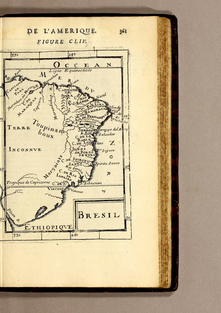 An illustration from Description de l'univers, : contenant les differents systêmes du monde, les cartes generales & particulieres de la geographie ancienne & moderne : les plans & les profils des principales villes & des autres lieux plus considerables de la terre ; avec les portraits des souverains qui y commandent, leurs blasons, titres & livrées : et les mœurs, religions, gouvernemens & divers habillemens de chaque nation. Dediee au roy., 1683, leaf 393