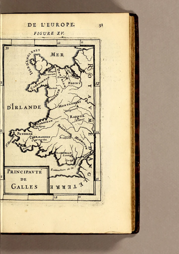 An illustration from Description de l'univers, : contenant les differents systêmes du monde, les cartes generales & particulieres de la geographie ancienne & moderne : les plans & les profils des principales villes & des autres lieux plus considerables de la terre ; avec les portraits des souverains qui y commandent, leurs blasons, titres & livrées : et les mœurs, religions, gouvernemens & divers habillemens de chaque nation. Dediee au roy., 1683, leaf 51