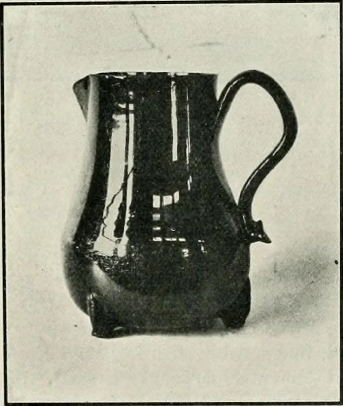 An illustration from Descriptive guide to the collection of old pottery and porcelain donated to the Technological museum by Thomas Handcock Lennard and Martha Lennard, 1922, leaf 11