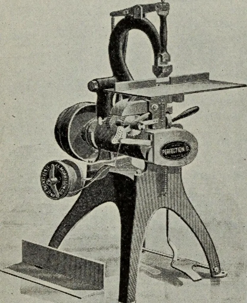 An illustration from Desk book of type specimens, borders, ornaments, brass rules and cuts : catalogue of printing machinery and printers' supplies, 1900, leaf 1079