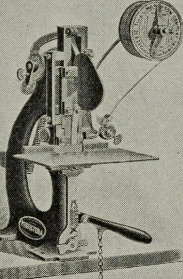 An illustration from Desk book of type specimens, borders, ornaments, brass rules and cuts : catalogue of printing machinery and printers' supplies, 1900, leaf 1080
