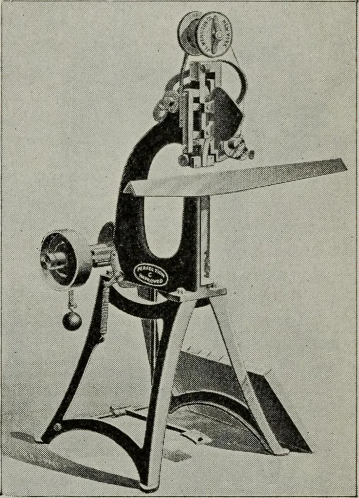 An illustration from Desk book of type specimens, borders, ornaments, brass rules and cuts : catalogue of printing machinery and printers' supplies, 1900, leaf 1080