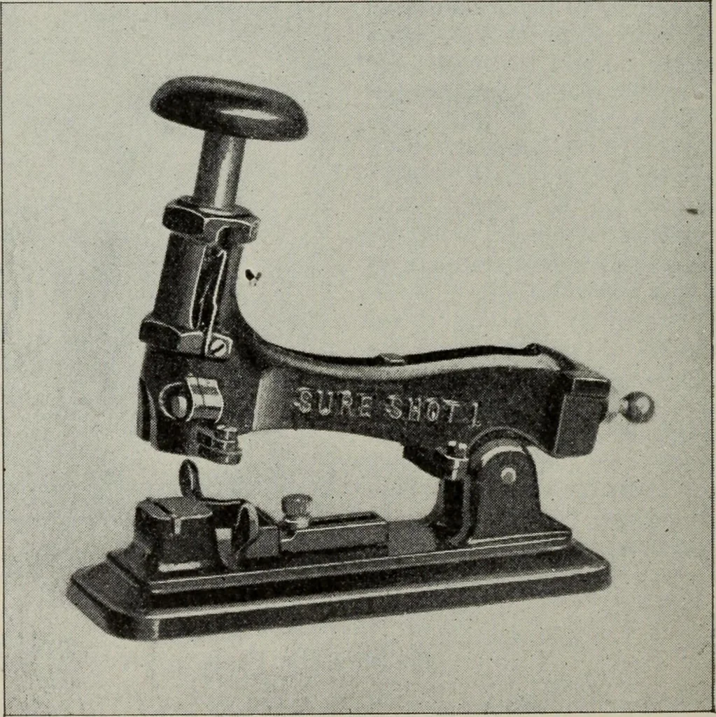 An illustration from Desk book of type specimens, borders, ornaments, brass rules and cuts : catalogue of printing machinery and printers' supplies, 1900, leaf 1085