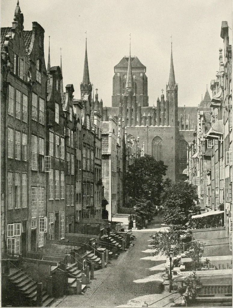 An illustration from Deutsche Baukunst des Mittelalters und der Renaissance : Old German architecture: Ancienne architecture Allemande, 1920, leaf 146