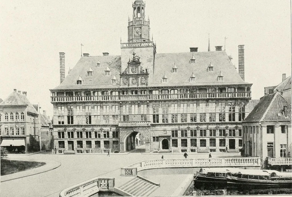 An illustration from Deutsche Baukunst des Mittelalters und der Renaissance : Old German architecture: Ancienne architecture Allemande, 1920, leaf 157