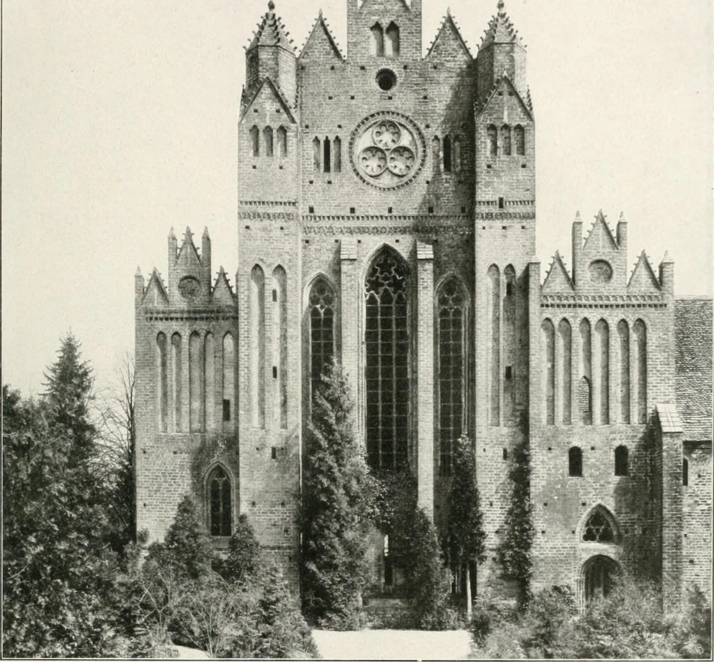 An illustration from Deutsche Baukunst des Mittelalters und der Renaissance : Old German architecture: Ancienne architecture Allemande, 1920, leaf 162