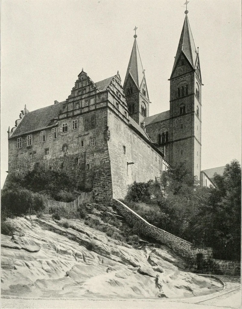 An illustration from Deutsche Baukunst des Mittelalters und der Renaissance : Old German architecture: Ancienne architecture Allemande, 1920, leaf 183