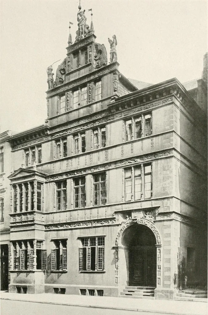 An illustration from Deutsche Baukunst des Mittelalters und der Renaissance : Old German architecture: Ancienne architecture Allemande, 1920, leaf 200