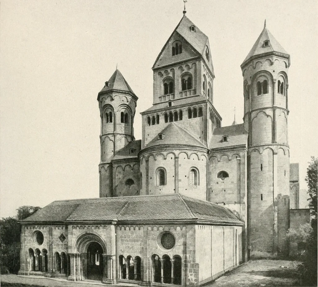 An illustration from Deutsche Baukunst des Mittelalters und der Renaissance : Old German architecture: Ancienne architecture Allemande, 1920, leaf 34