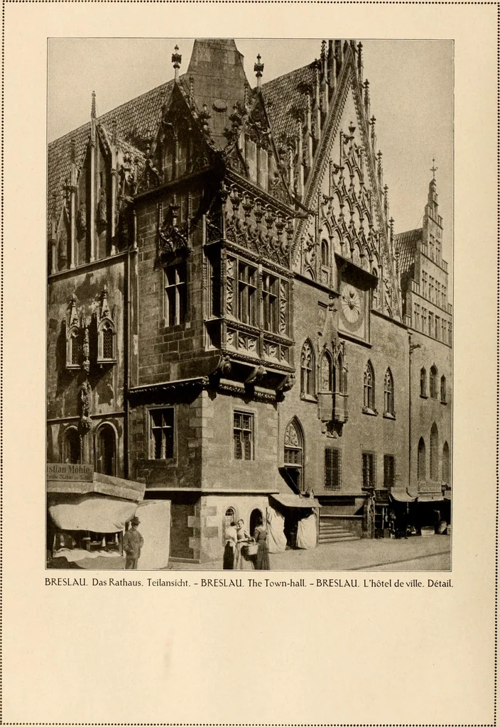 An illustration from Deutsche Baukunst des Mittelalters und der Renaissance = old German architecture, 1922, leaf 141