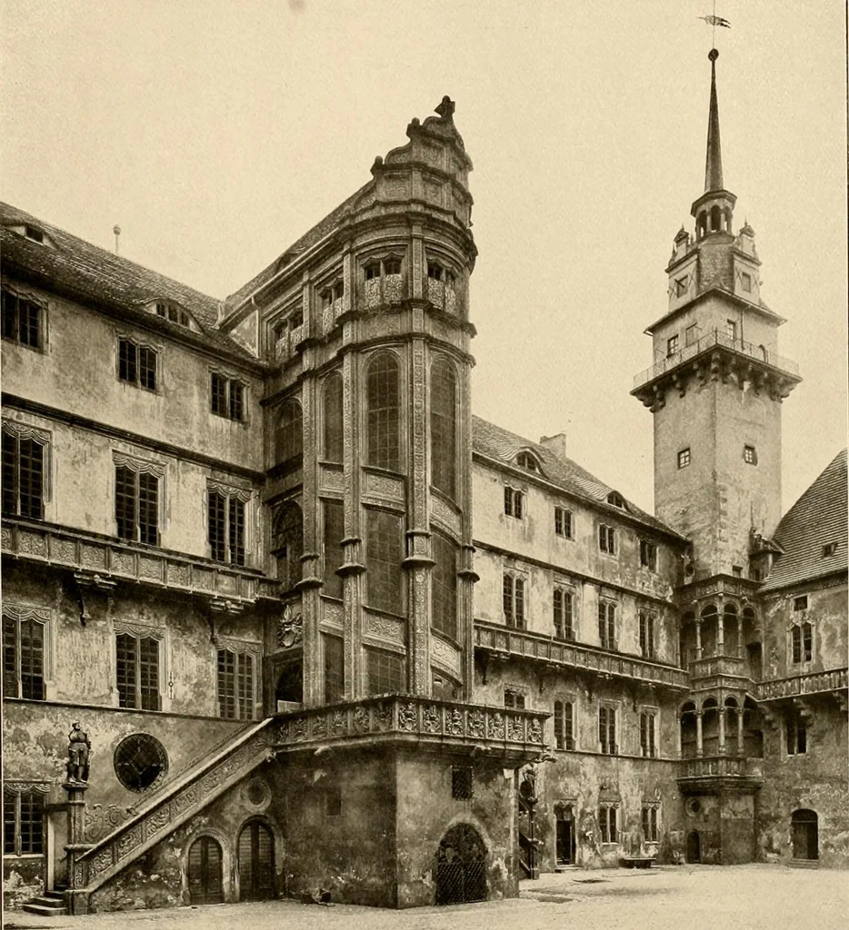 An illustration from Deutsche Baukunst des Mittelalters und der Renaissance = old German architecture, 1922, leaf 144