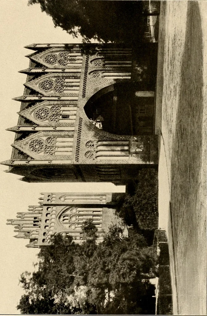 An illustration from Deutsche Baukunst des Mittelalters und der Renaissance = old German architecture, 1922, leaf 146