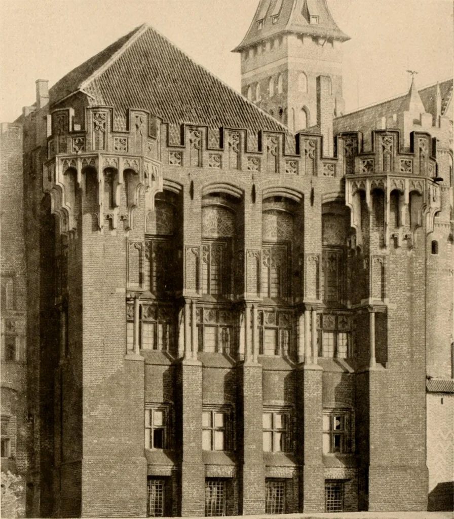 An illustration from Deutsche Baukunst des Mittelalters und der Renaissance = old German architecture, 1922, leaf 147