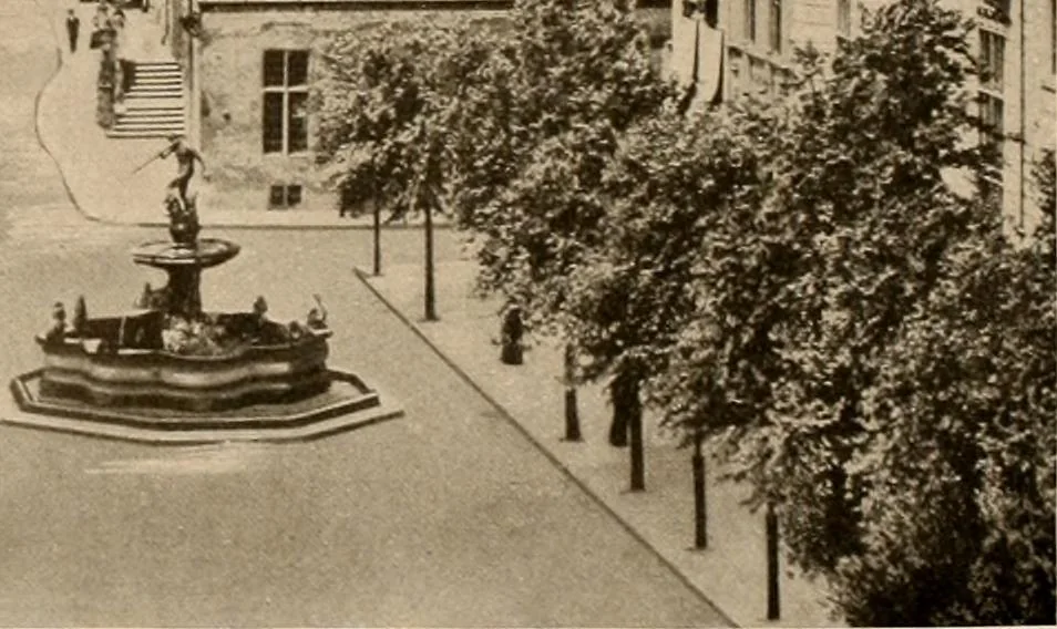 An illustration from Deutsche Baukunst des Mittelalters und der Renaissance = old German architecture, 1922, leaf 151