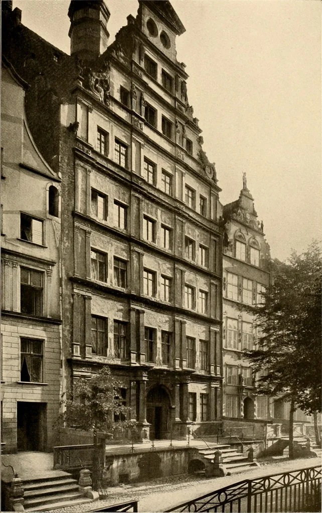 An illustration from Deutsche Baukunst des Mittelalters und der Renaissance = old German architecture, 1922, leaf 152