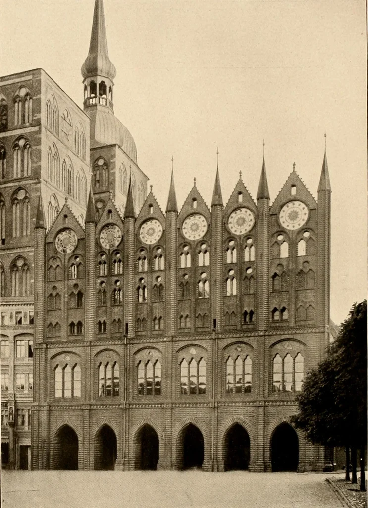 An illustration from Deutsche Baukunst des Mittelalters und der Renaissance = old German architecture, 1922, leaf 157