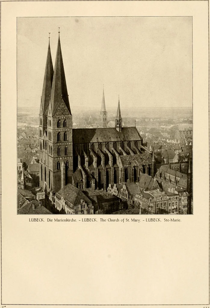 An illustration from Deutsche Baukunst des Mittelalters und der Renaissance = old German architecture, 1922, leaf 158