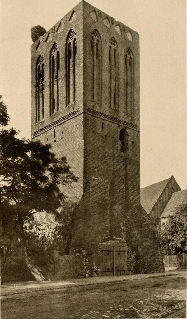 An illustration from Deutsche Baukunst des Mittelalters und der Renaissance = old German architecture, 1922, leaf 175