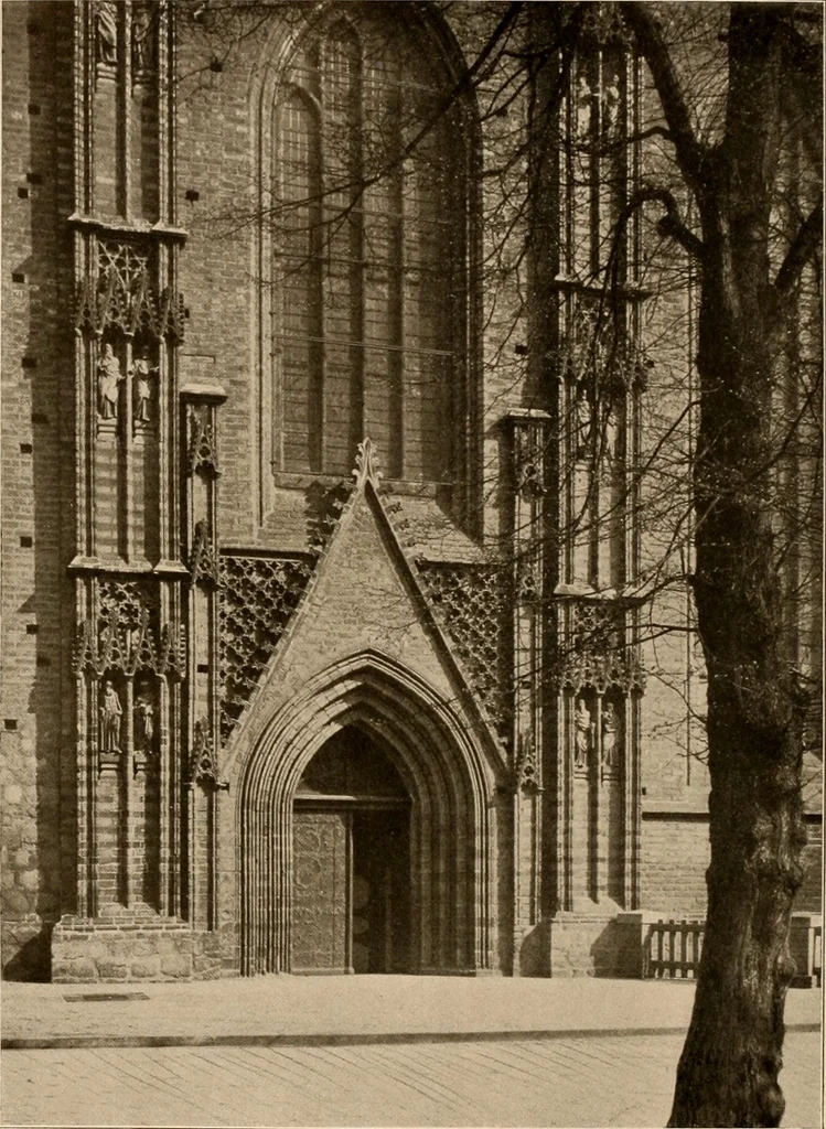 An illustration from Deutsche Baukunst des Mittelalters und der Renaissance = old German architecture, 1922, leaf 179