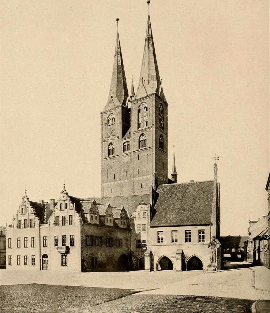 An illustration from Deutsche Baukunst des Mittelalters und der Renaissance = old German architecture, 1922, leaf 181
