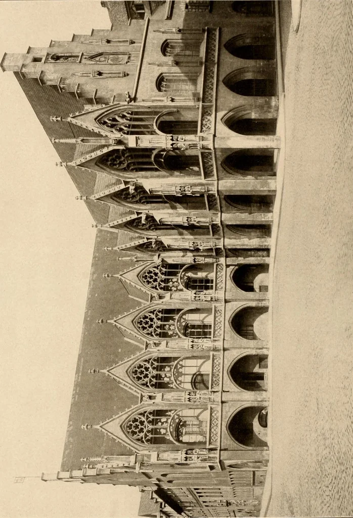 An illustration from Deutsche Baukunst des Mittelalters und der Renaissance = old German architecture, 1922, leaf 203